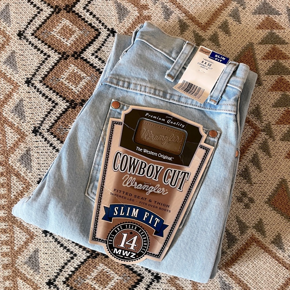 Women’s Wrangler Cowboy Cut New Denim, Slim Fit Jean in Bleach, 5x32